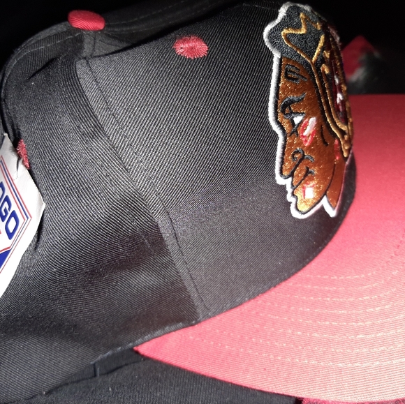 Vintage BLACKHAWKS Hat - Picture 4 of 6